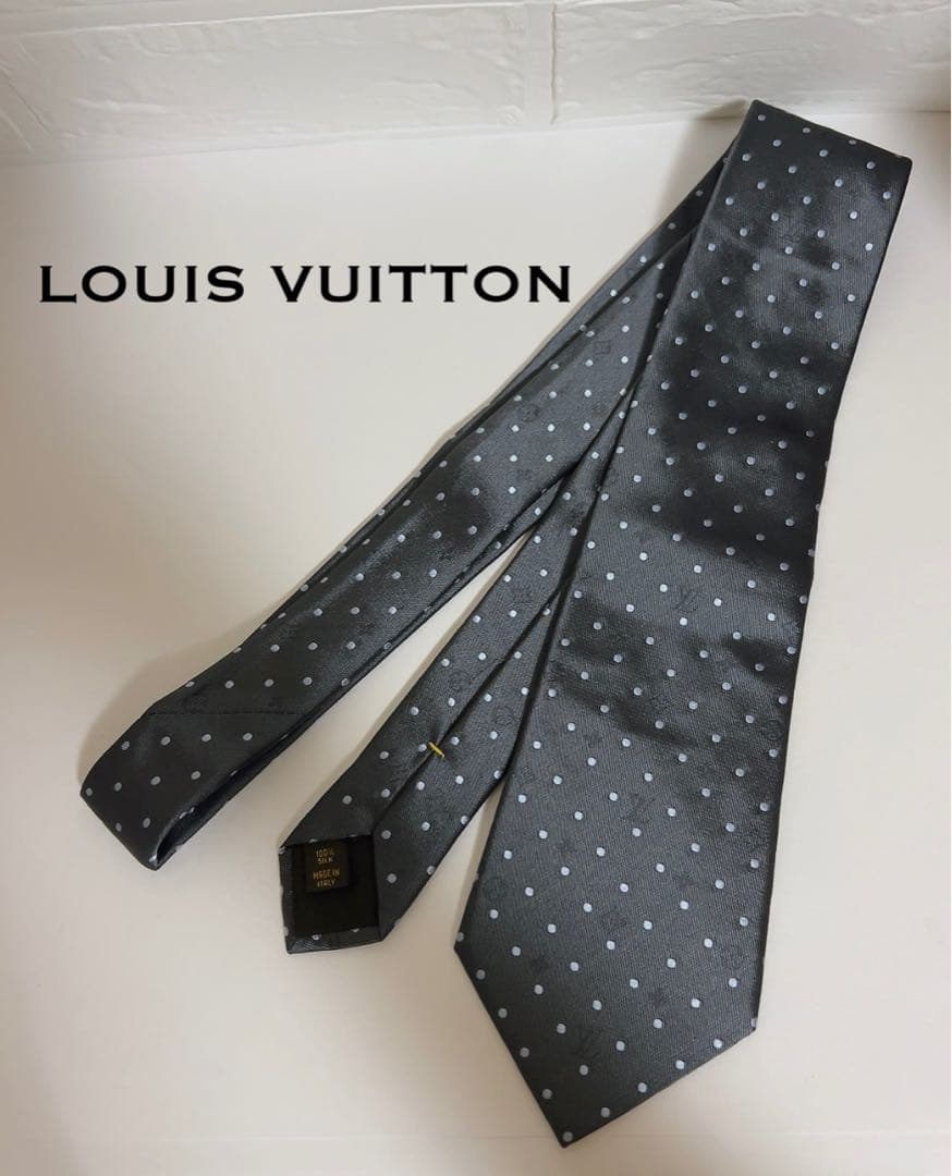 ルイヴィトン　LOUIS VUITTON ネクタイ　光沢感　ドット　グレー LOUIS VUITTON（ルイ・ヴィトン） ネクタイ 水玉 ドット グレー シルク